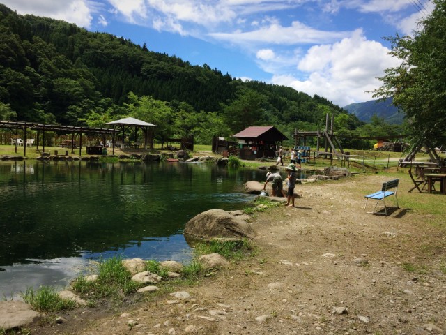 釣り堀で手軽に楽しもう 魅力 種類 道具などを初心者向けに解説