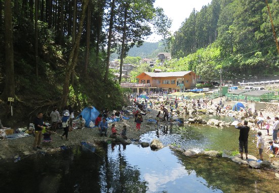 秋川国際マス釣場 のトラウト管理釣り場情報 口コミあり